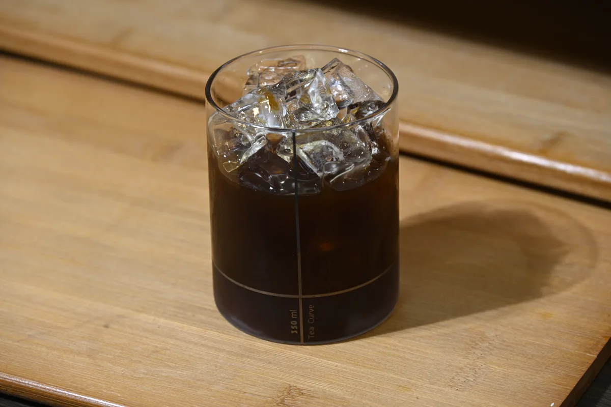 玻璃杯装冰咖啡